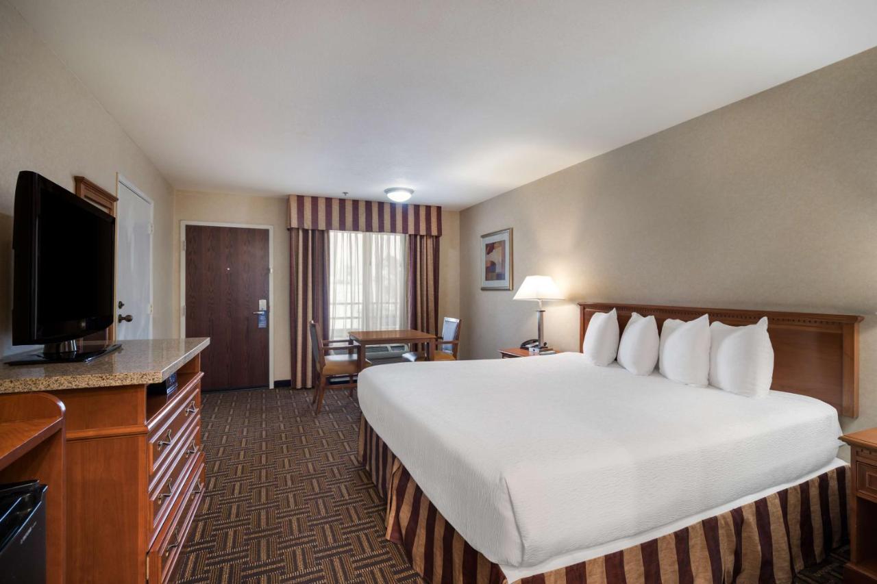 Best Western Norwalk Inn Zewnętrze zdjęcie